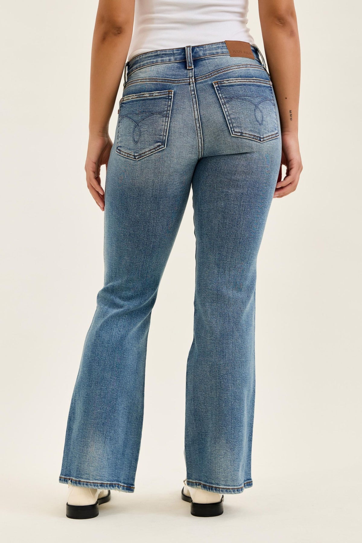 82747 Low Rise Bootcut Jean