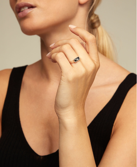 Uno de 50 ANI0702NGRMTL Cobra Ring