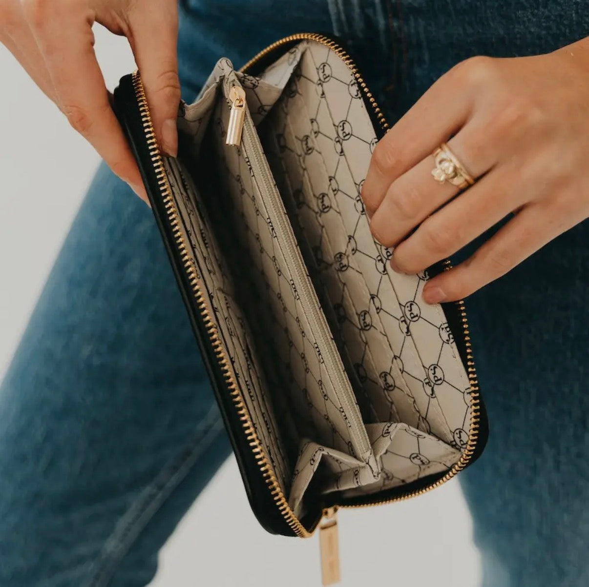 Lenni Large Zip Woven Wallet