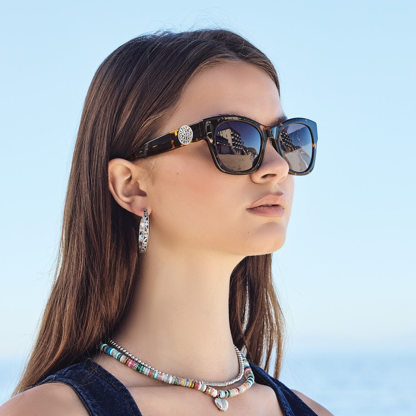 A13420 Contempo Medallion Sunglasses