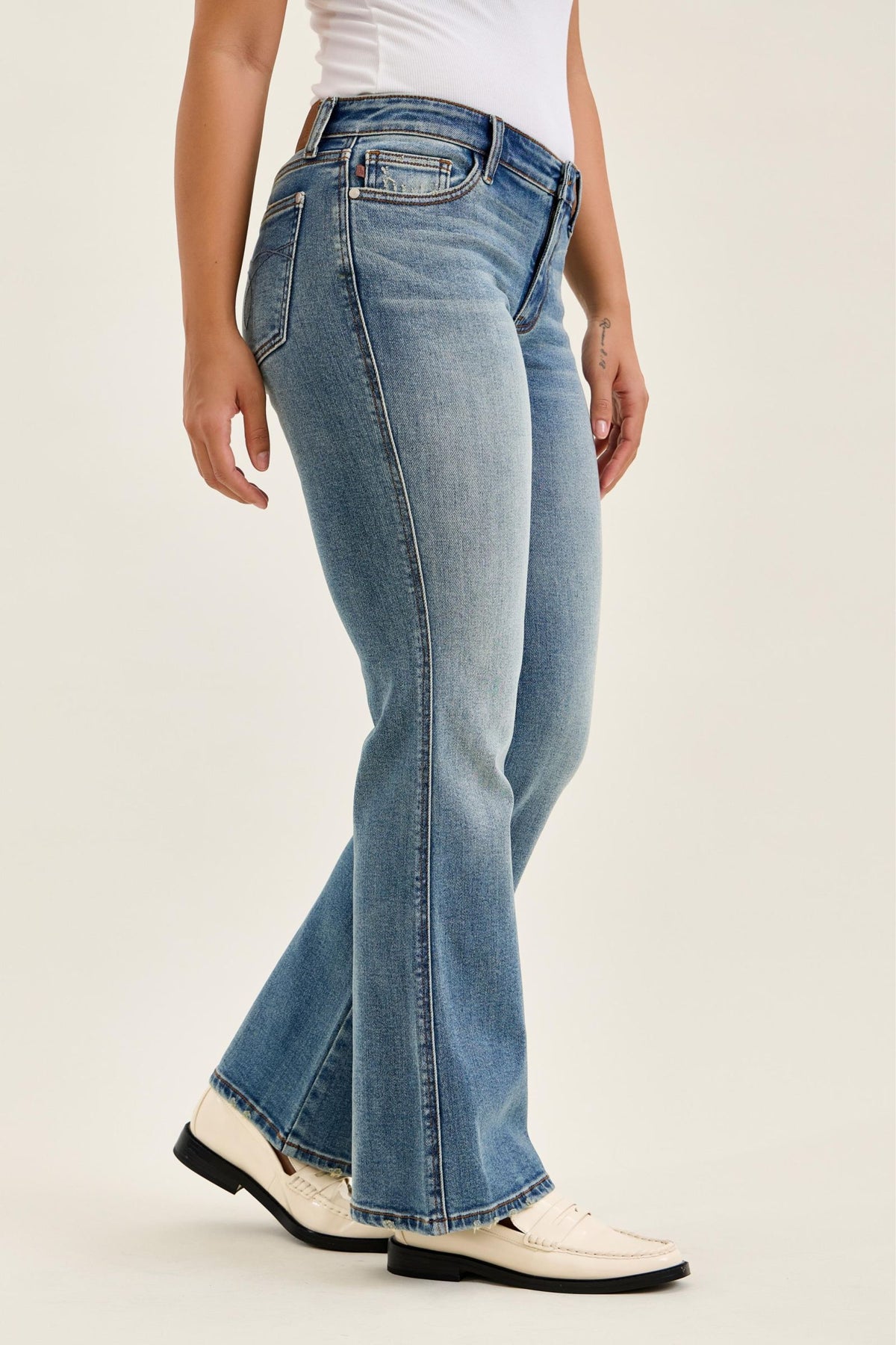 82747 Low Rise Bootcut Jean