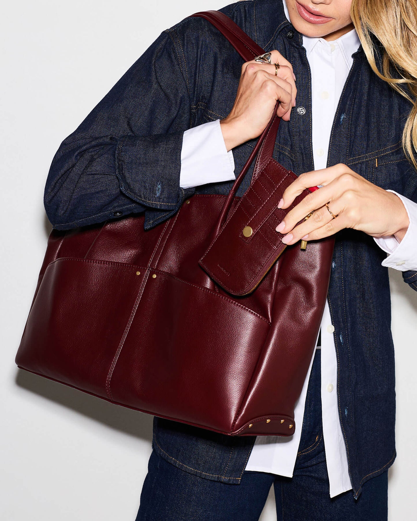 PREORDER NOW!  Meryl Carryall Cherrywood Pebble/Brushed Gold