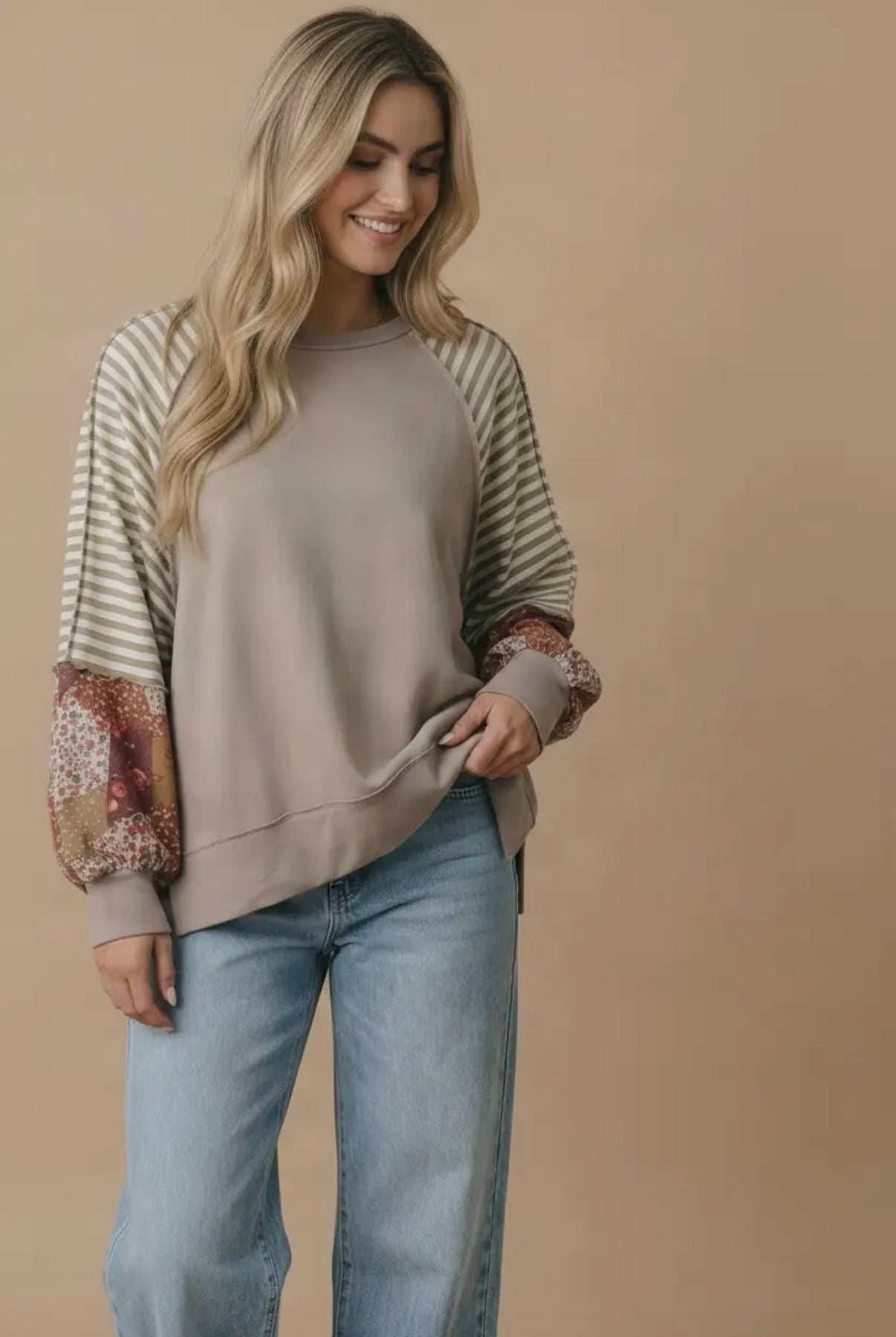 HT7435C Round Neck Raglan Bubble Sleeve Pullover Top Taupe/Rust