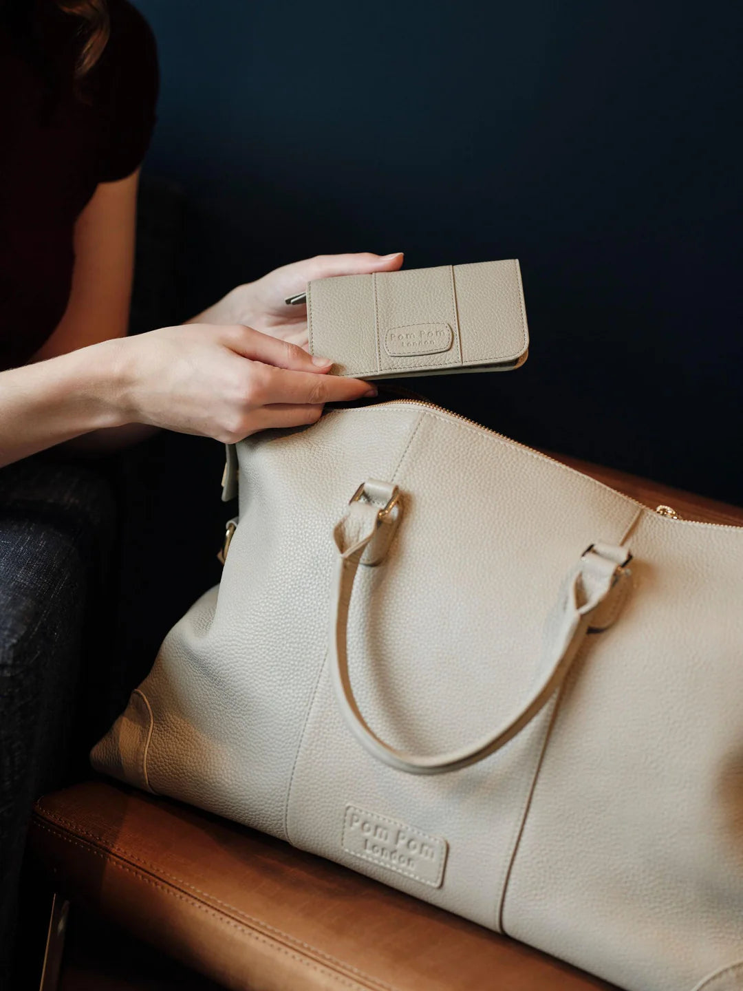 Chelsea Flat Small Wallet Stone
