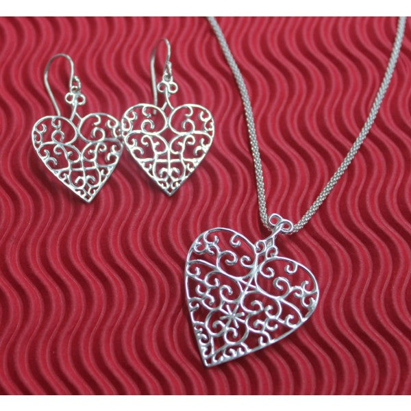 P860 Southern Gates Flat Heart Pendant