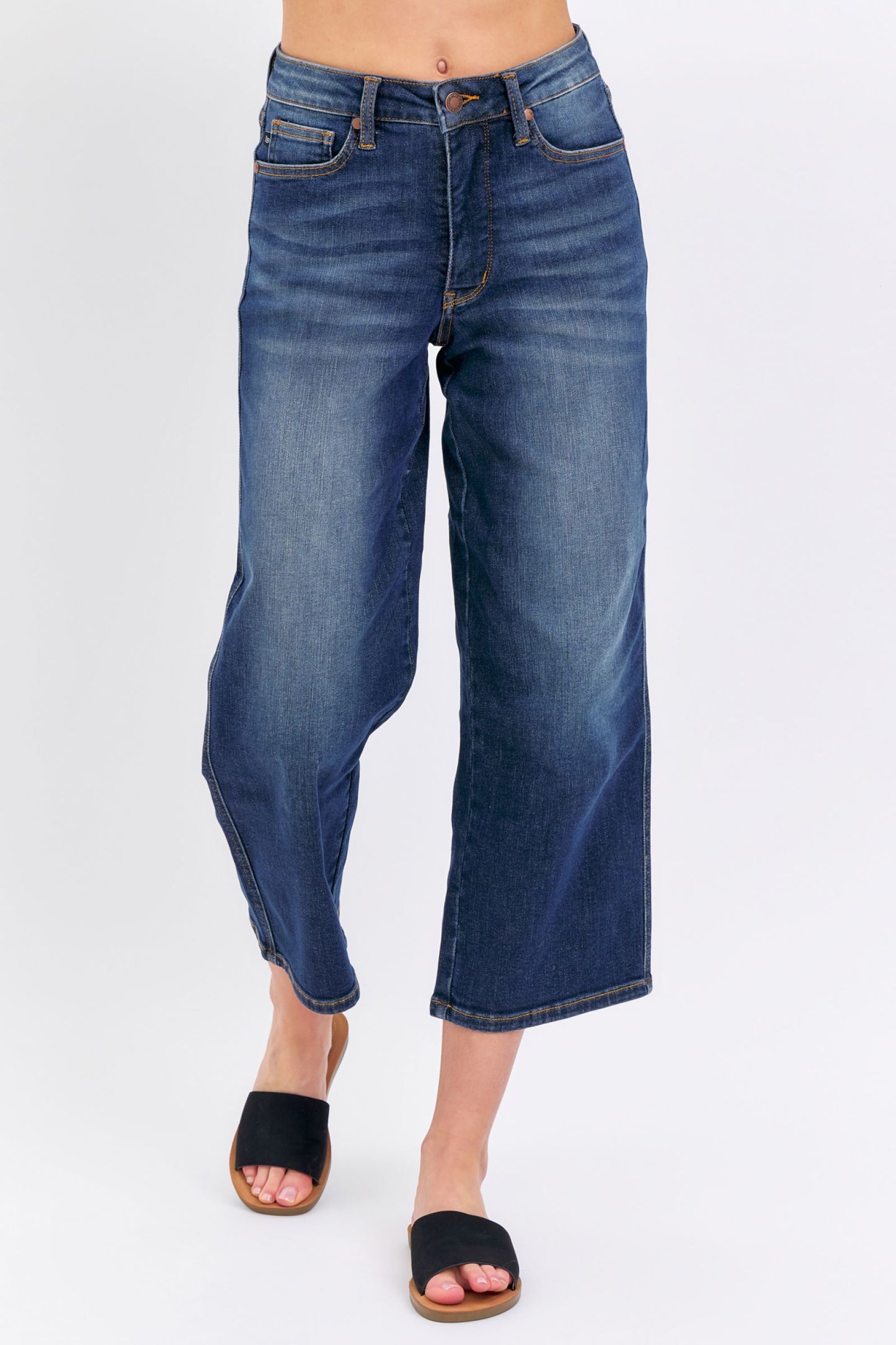 88876 Medium Wash  Flare Capri