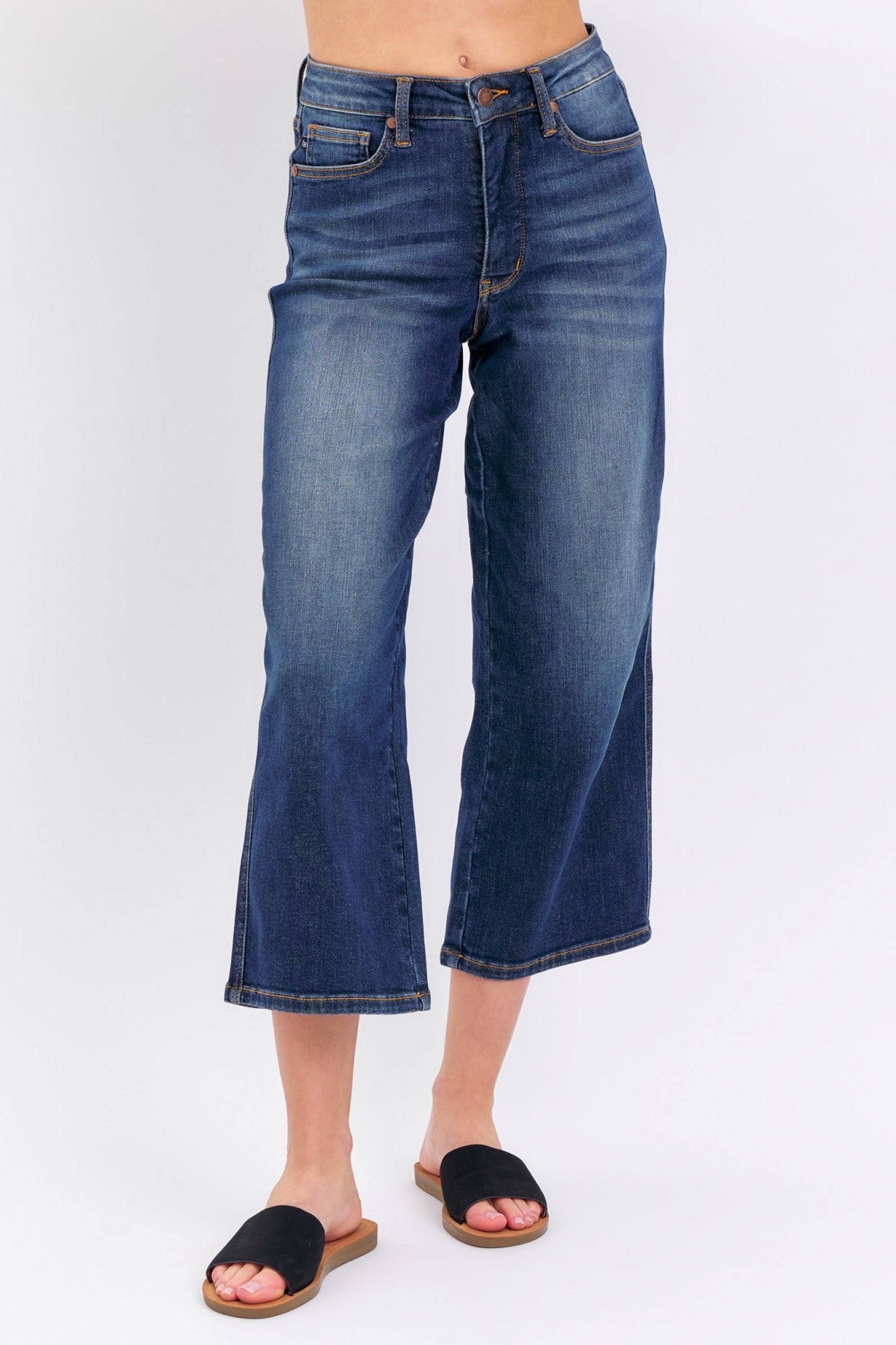 88876 Medium Wash  Flare Capri