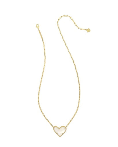 ARI HEART STATEMENT SHORT PENDANT NECKLACE GOLD IVORY MOTHER OF PEARL ONE SIZE